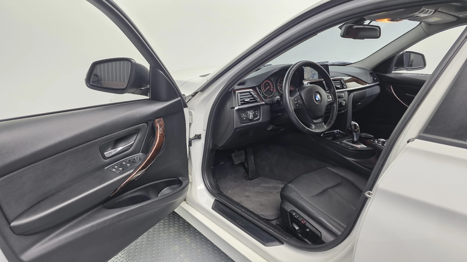 BMW 320, снимка 6 - Автомобили и джипове - 55372113