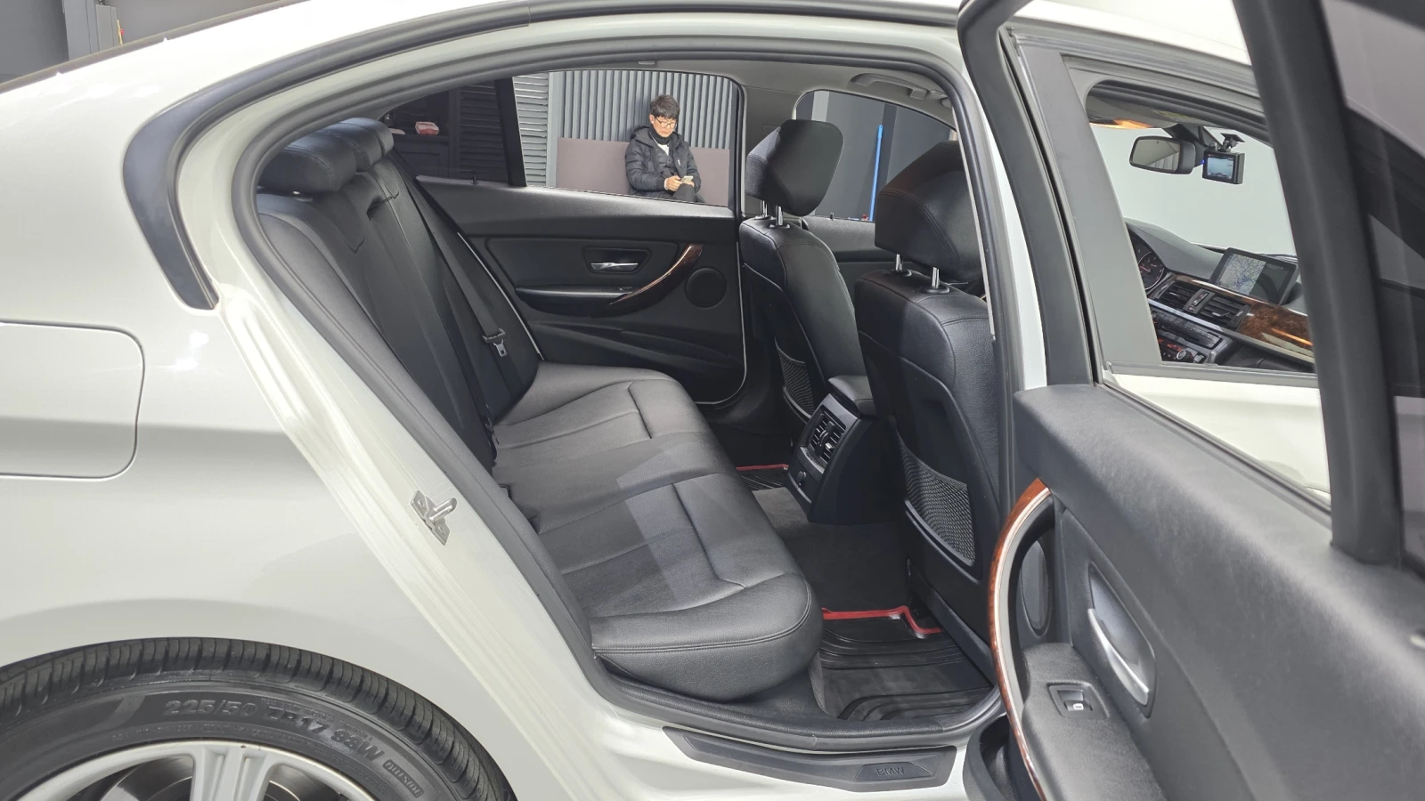 BMW 320, снимка 16 - Автомобили и джипове - 55372113