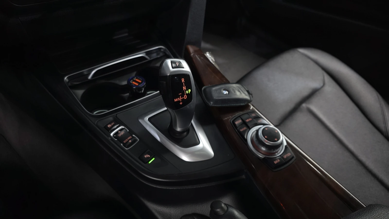 BMW 320, снимка 12 - Автомобили и джипове - 55372113