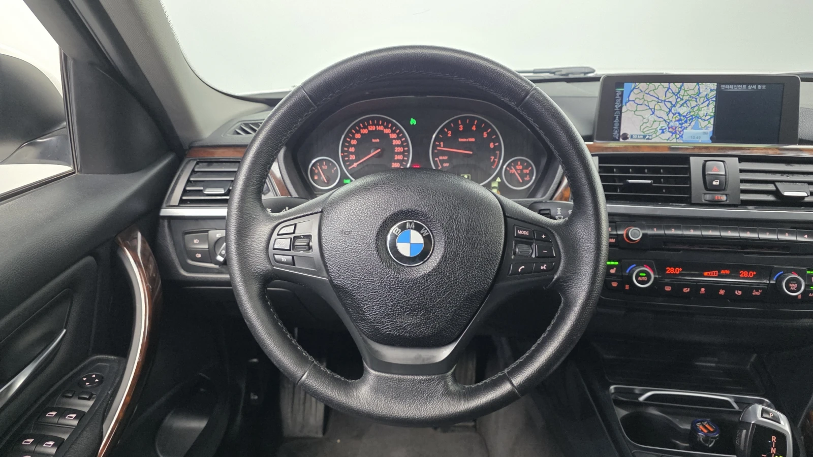 BMW 320, снимка 9 - Автомобили и джипове - 55372113