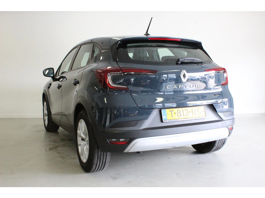 Renault Captur 1.6 Evolution, снимка 2 - Автомобили и джипове - 56126231