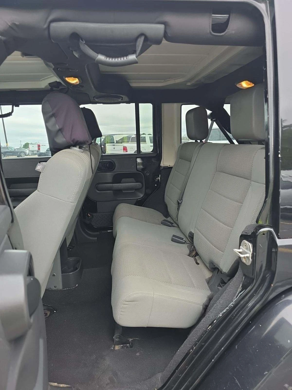 Jeep Wrangler SAHARA* ДЪЛГА БАЗА* 4WD* 2 КЛЮЧА - изображение 10