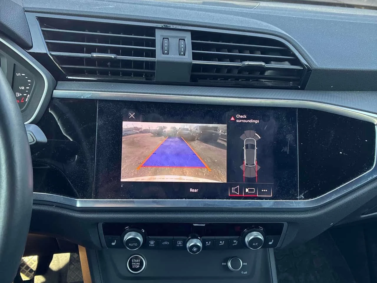 Audi Q3 * Komfort * CARFAX * 2 КЛЮЧА * ПАНО * KEYLESS, снимка 9 - Автомобили и джипове - 54158123