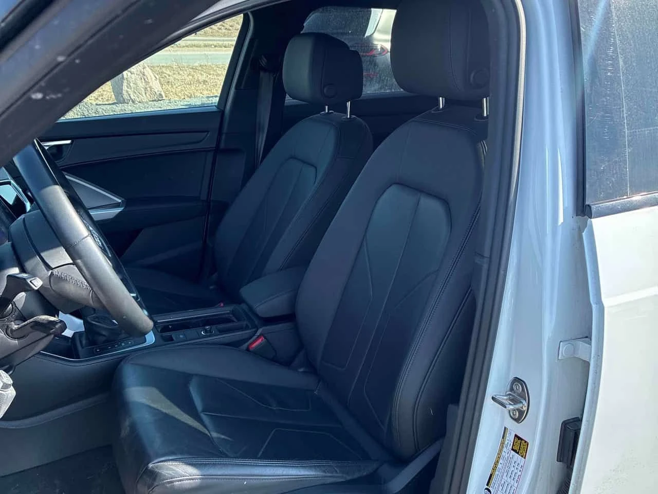 Audi Q3 * Komfort * CARFAX * 2 КЛЮЧА * ПАНО * KEYLESS, снимка 12 - Автомобили и джипове - 54158123