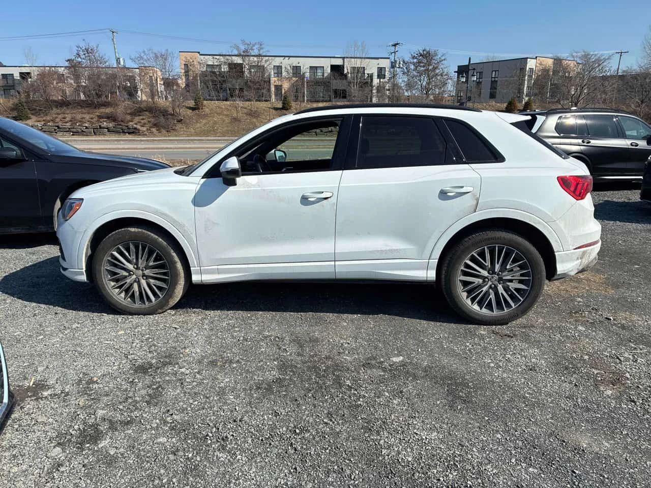 Audi Q3 * Komfort * CARFAX * 2 КЛЮЧА * ПАНО * KEYLESS, снимка 2 - Автомобили и джипове - 54158123