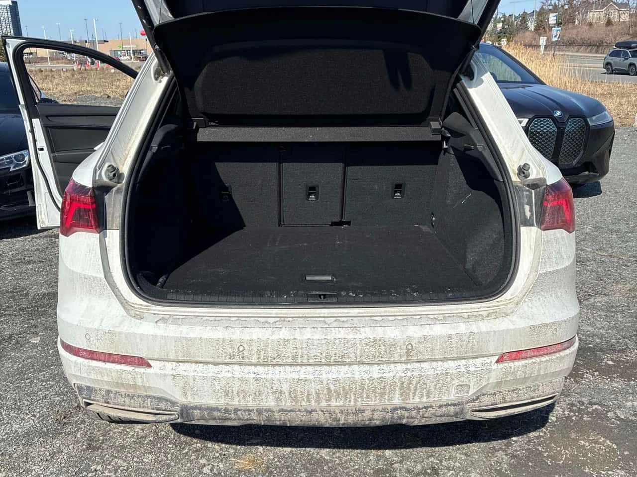 Audi Q3 * Komfort * CARFAX * 2 КЛЮЧА * ПАНО * KEYLESS, снимка 17 - Автомобили и джипове - 54158123