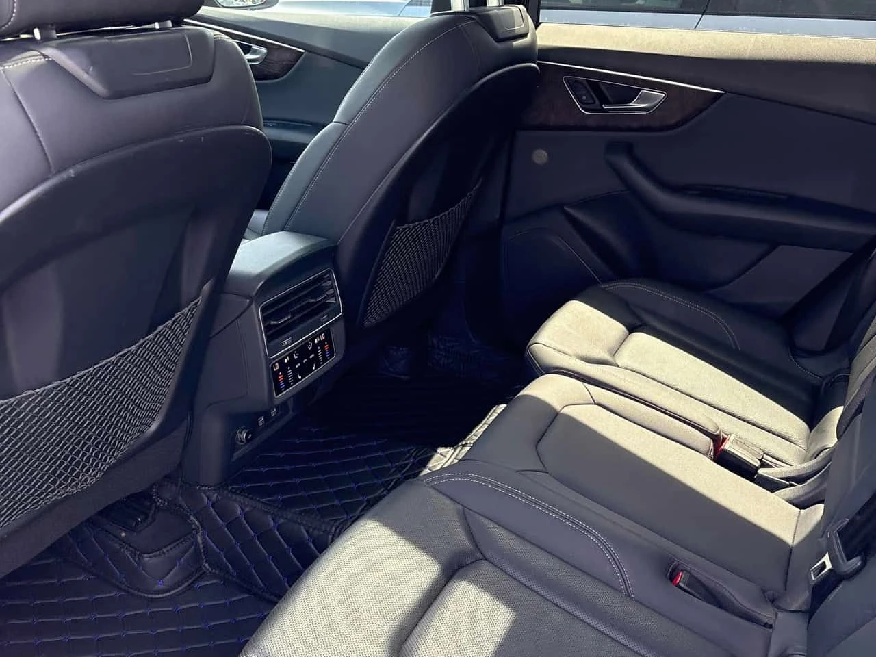 Audi Q8 * Progressiv * ОБДУХВАНЕ* ПАНОРАМА* , снимка 11 - Автомобили и джипове - 54756139