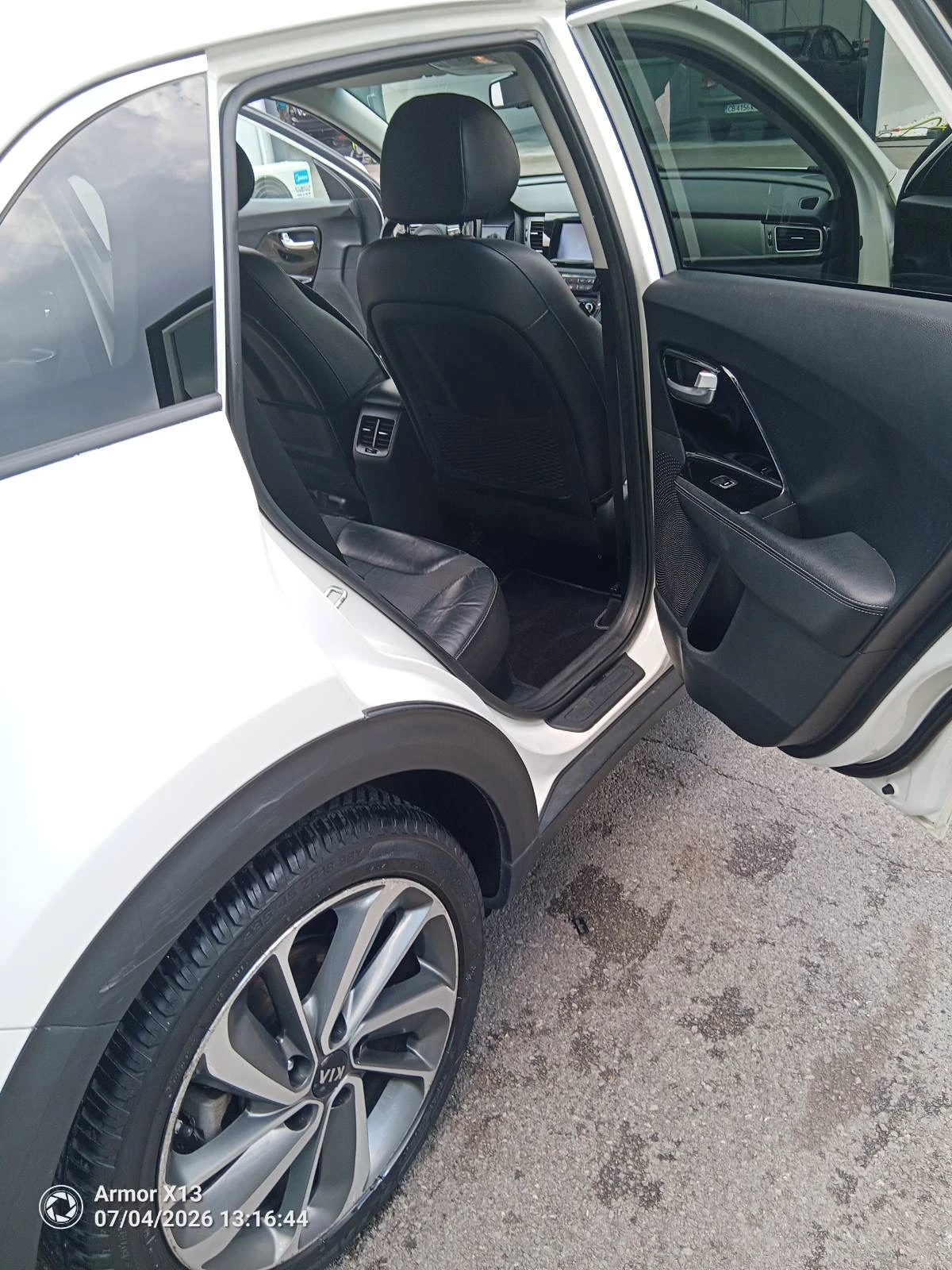 Kia Niro Hybrid + , снимка 3 - Автомобили и джипове - 55156816
