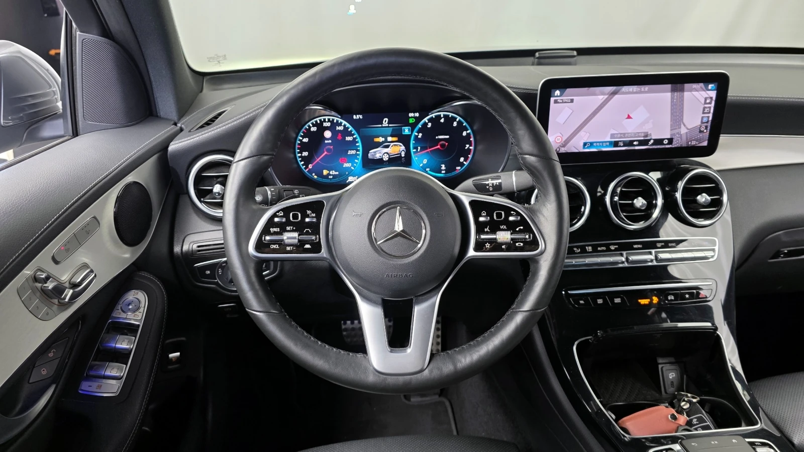 Mercedes-Benz GLC 300 4MATIC Premium, снимка 8 - Автомобили и джипове - 55432984