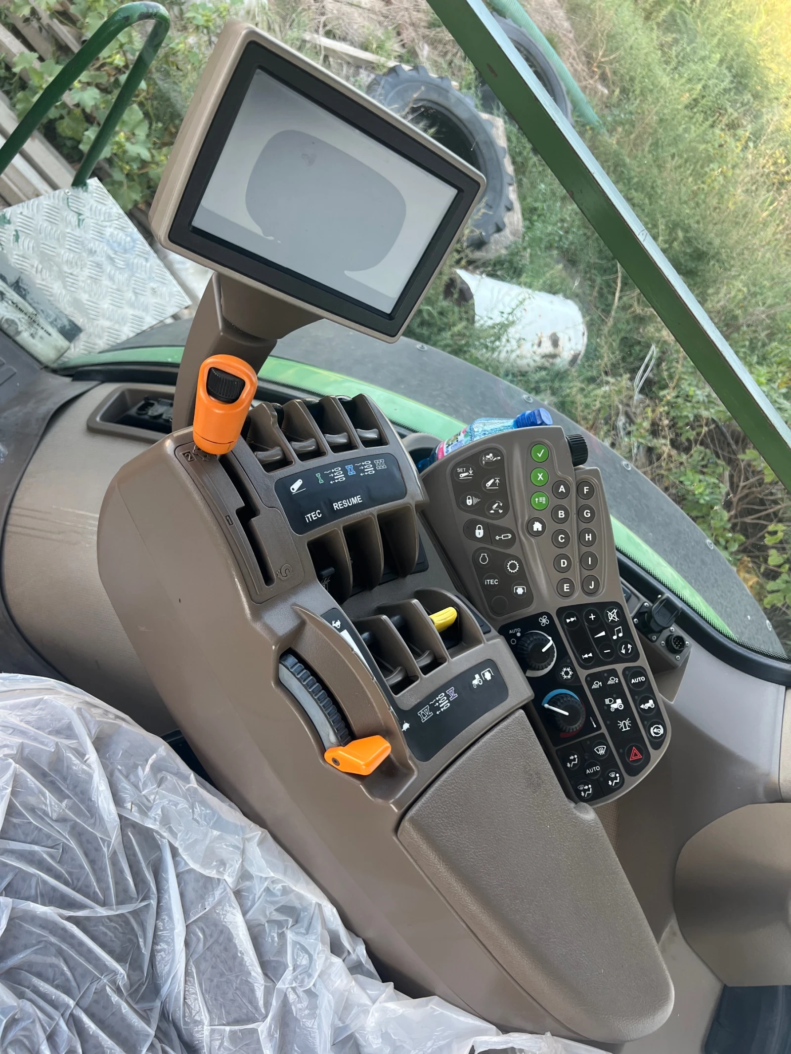 Трактор John Deere 8285 R - изображение 8