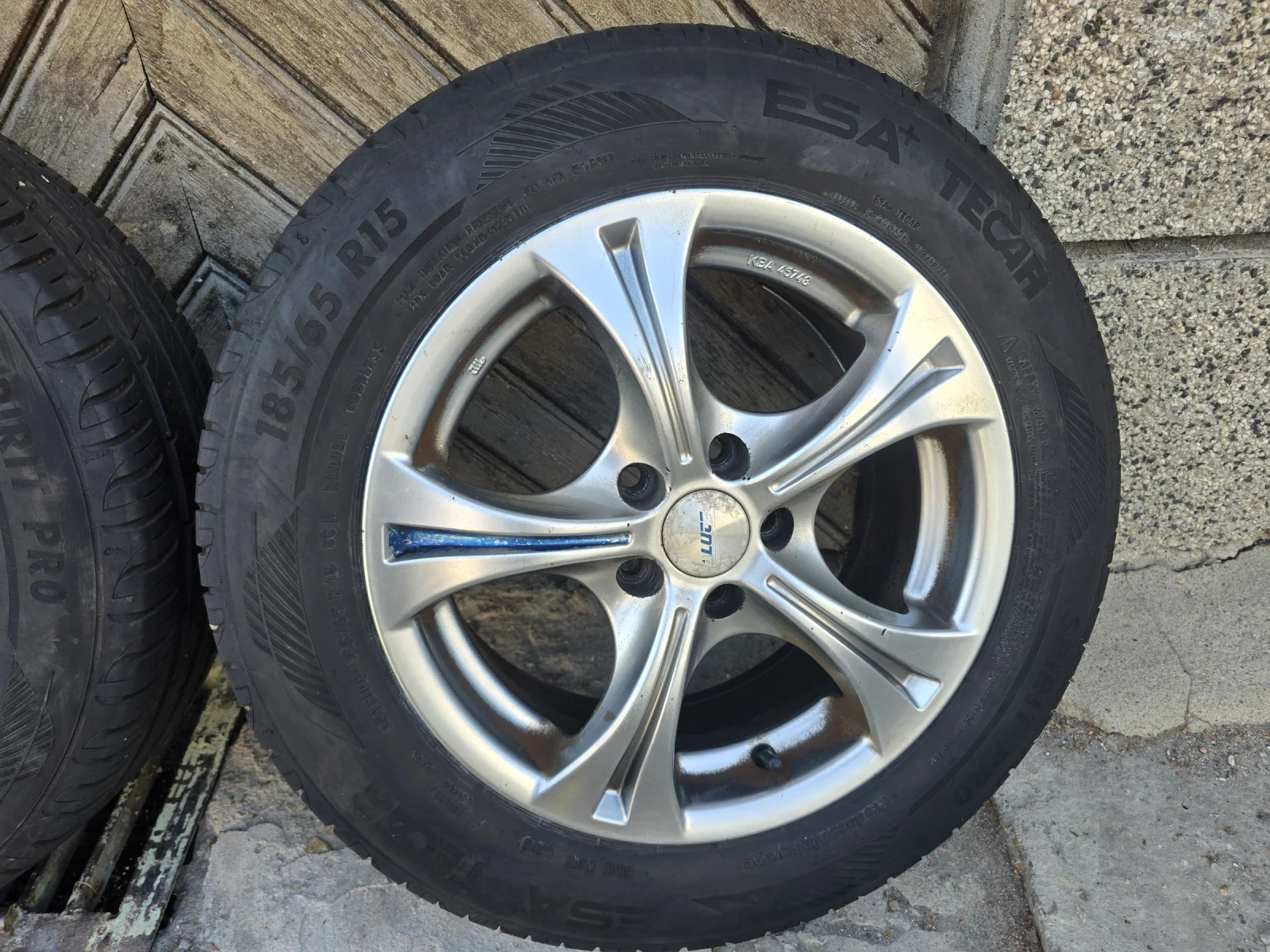 Гуми с джанти Други 185/65R15, снимка 5 - Гуми и джанти - 55341583