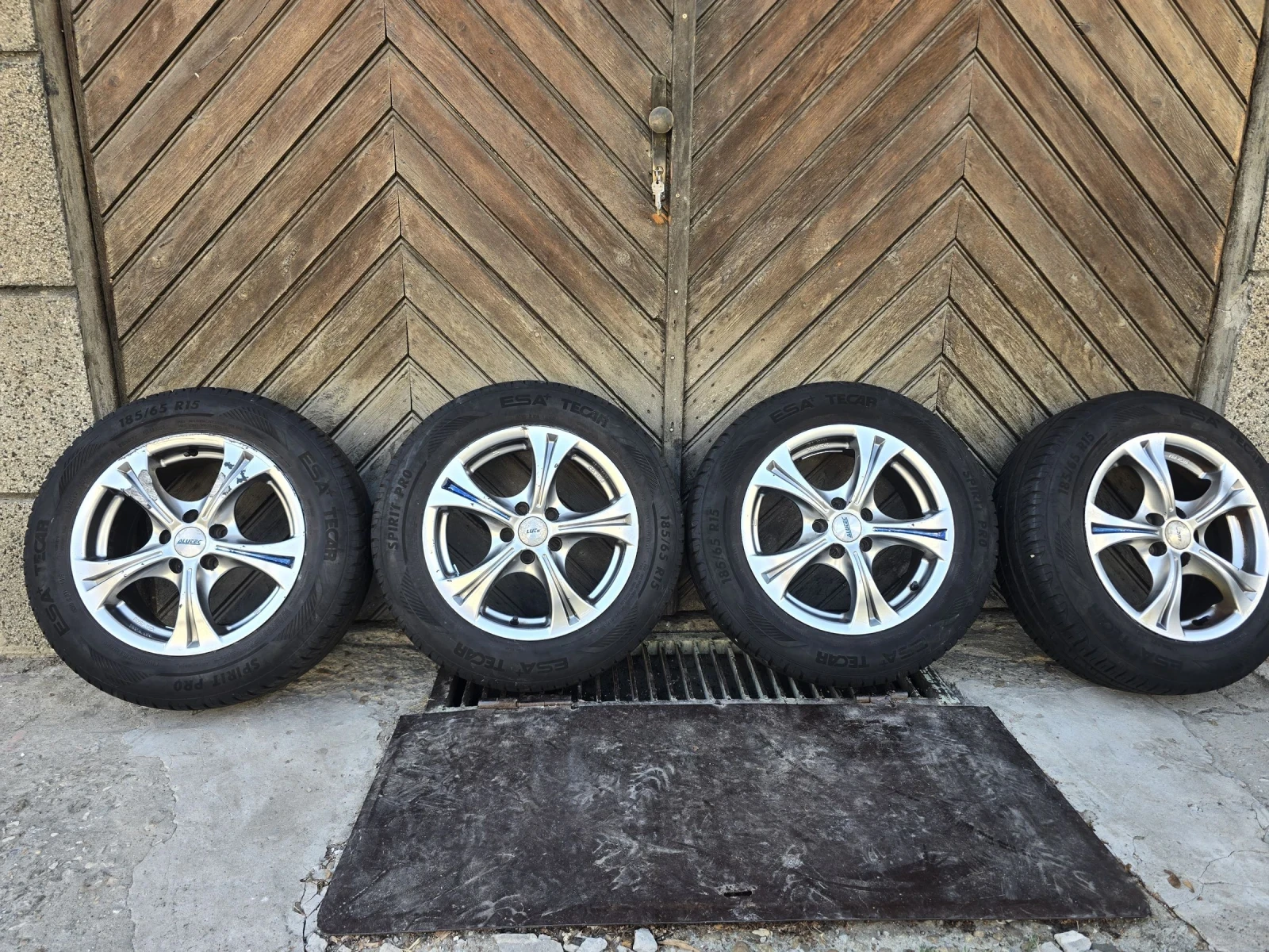 Гуми с джанти Други 185/65R15