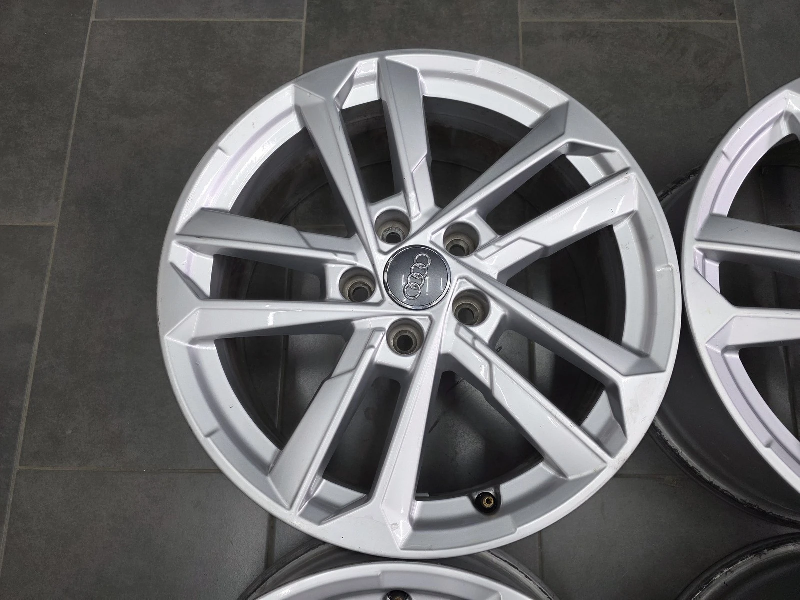 Джанти за Audi, снимка 5 - Гуми и джанти - 56729890