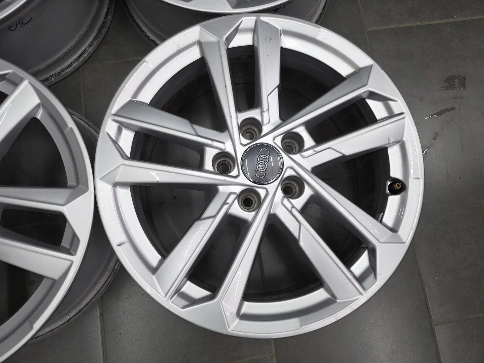 Джанти за Audi, снимка 8 - Гуми и джанти - 56729890