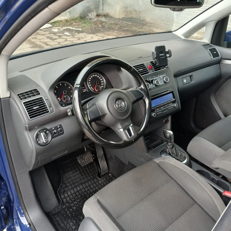 VW Touran АВТОМАТИК. DSJ., снимка 10 - Автомобили и джипове - 48807857