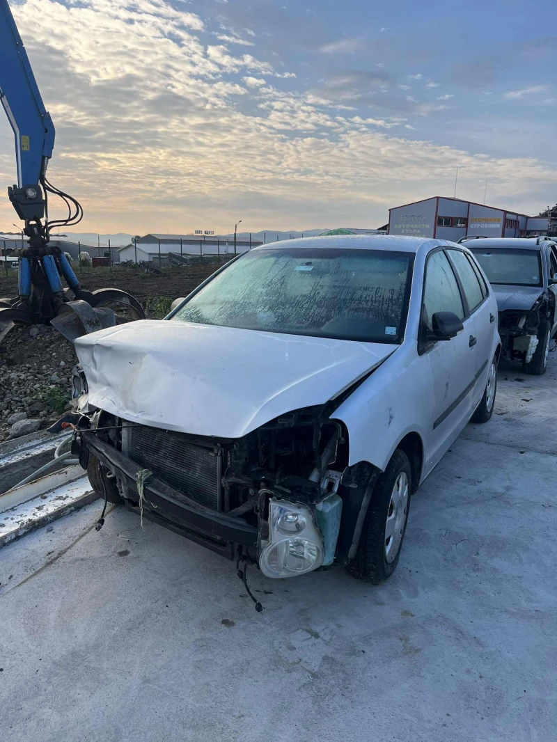 VW Polo Vw Polo / Поло 1.4 16v 80 кс. бенз, снимка 2 - Автомобили и джипове - 52072878