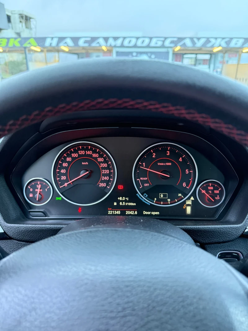 BMW 320 X-Drive Sport , снимка 13 - Автомобили и джипове - 52541545