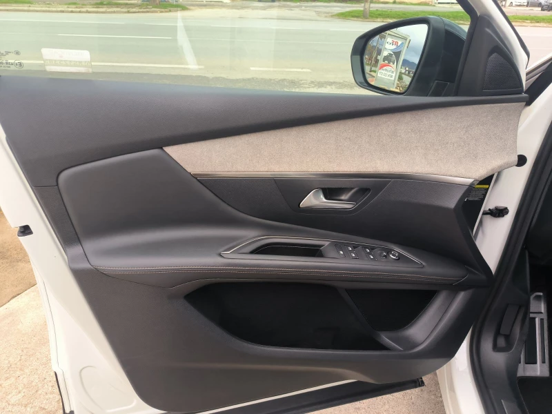 Peugeot 3008 1.5d-Navi-Kamera-Keyless-Euro-6D, снимка 12 - Автомобили и джипове - 52703797
