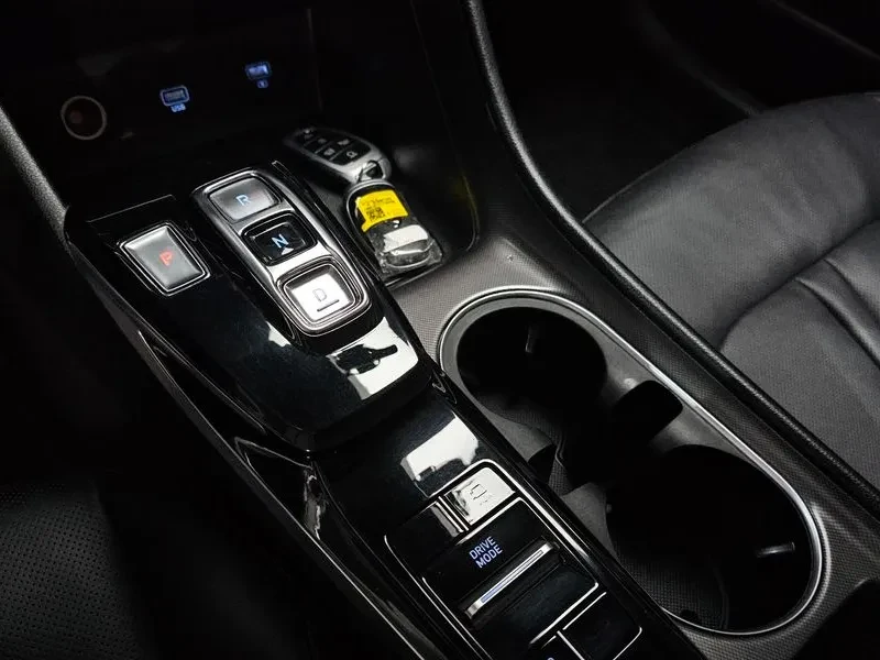 Hyundai Sonata 2.0 LPG, снимка 9 - Автомобили и джипове - 55557813