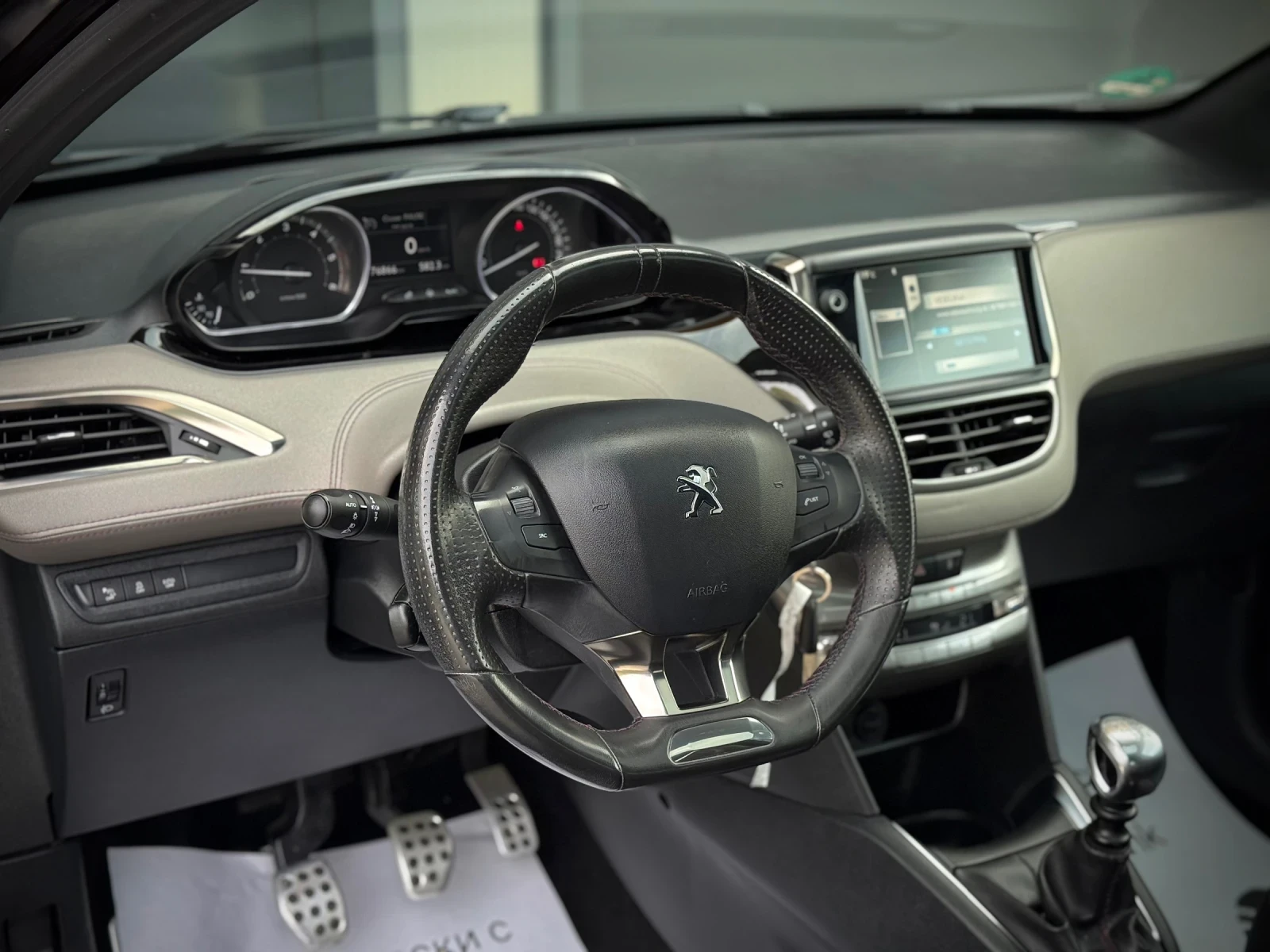 Peugeot 208 1.6HDI * Allure* XY* Panorama* FULL* LED*  - изображение 8