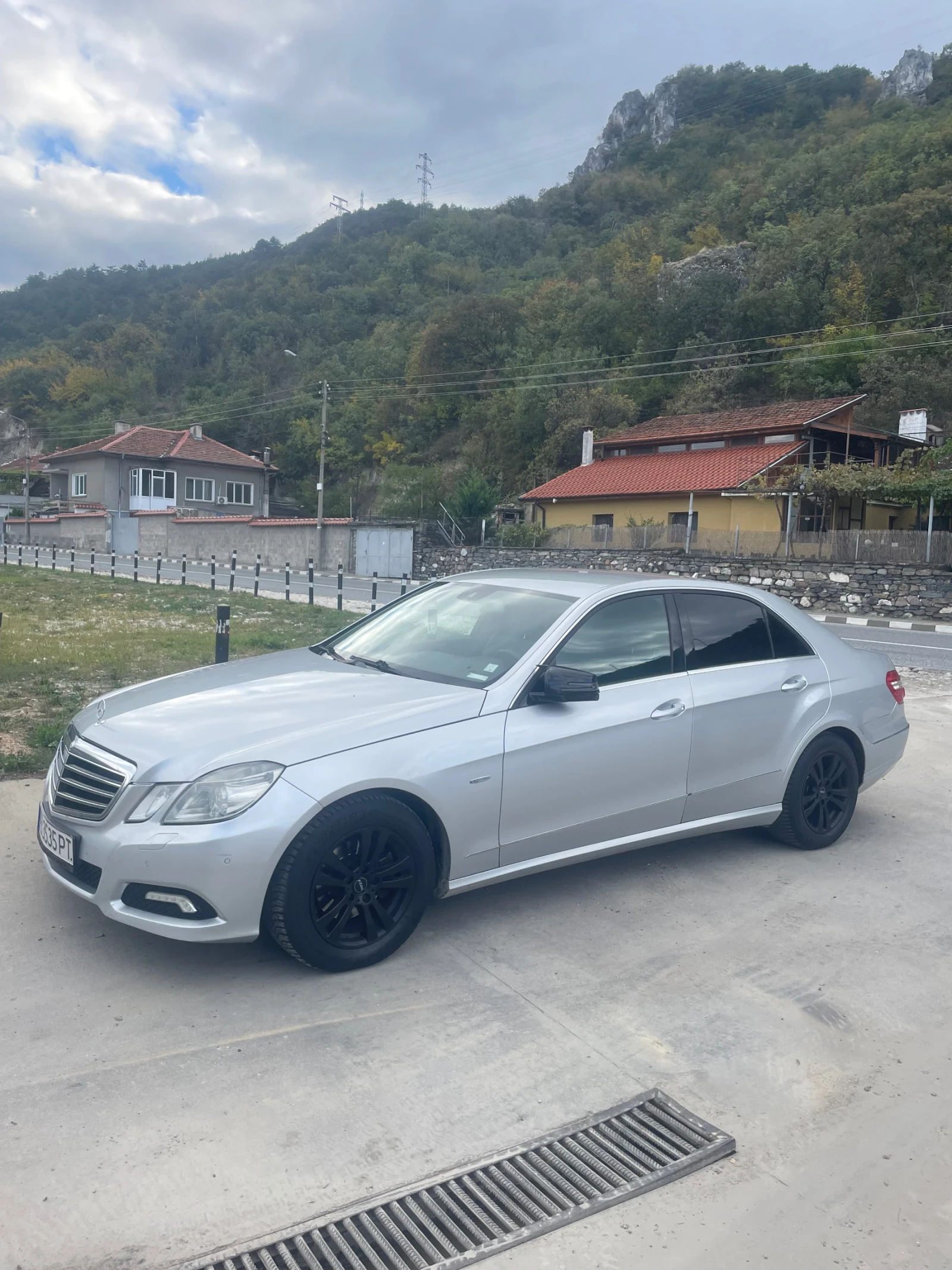 Mercedes-Benz E 220  - изображение 2