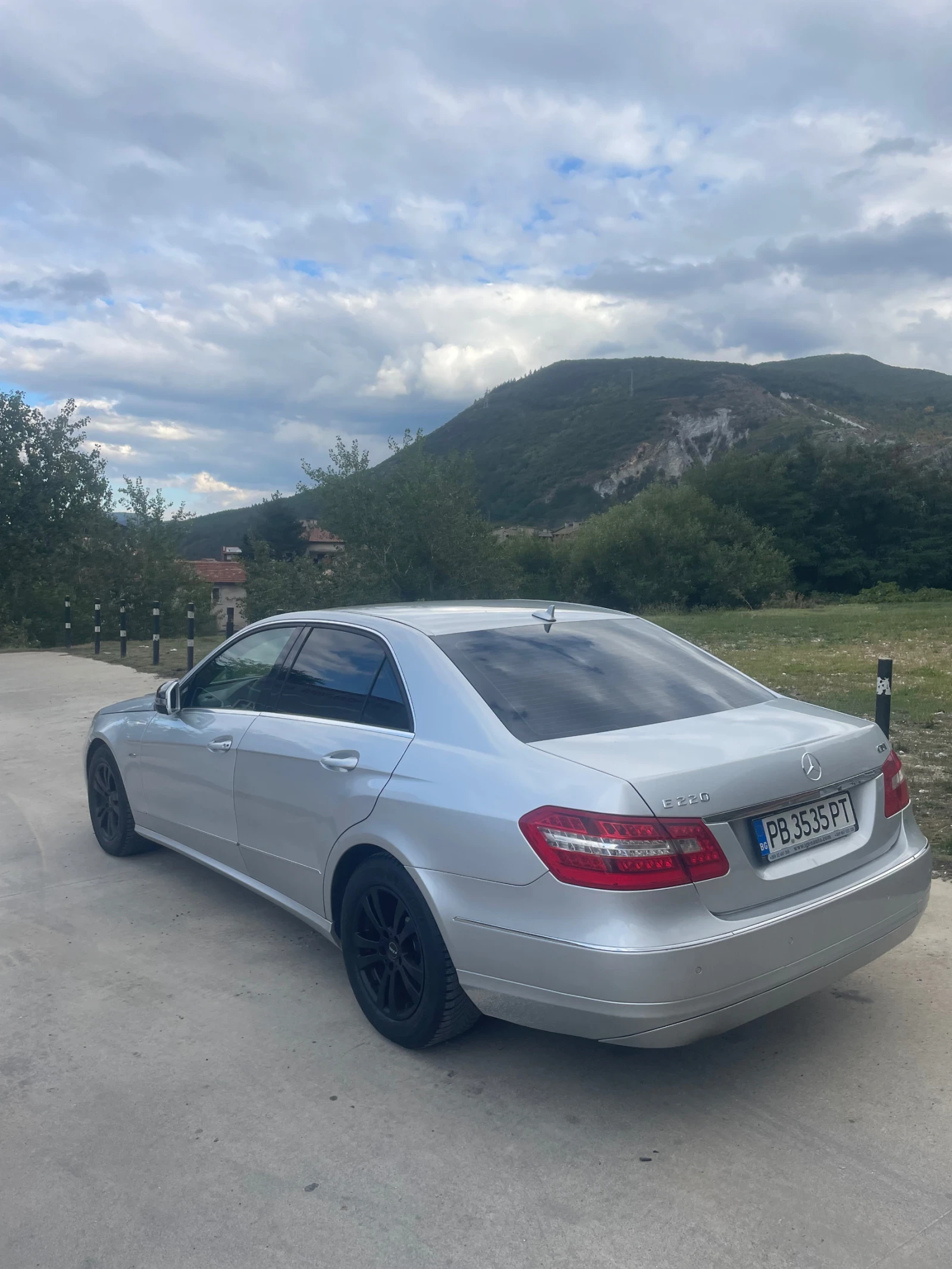 Mercedes-Benz E 220  - изображение 4