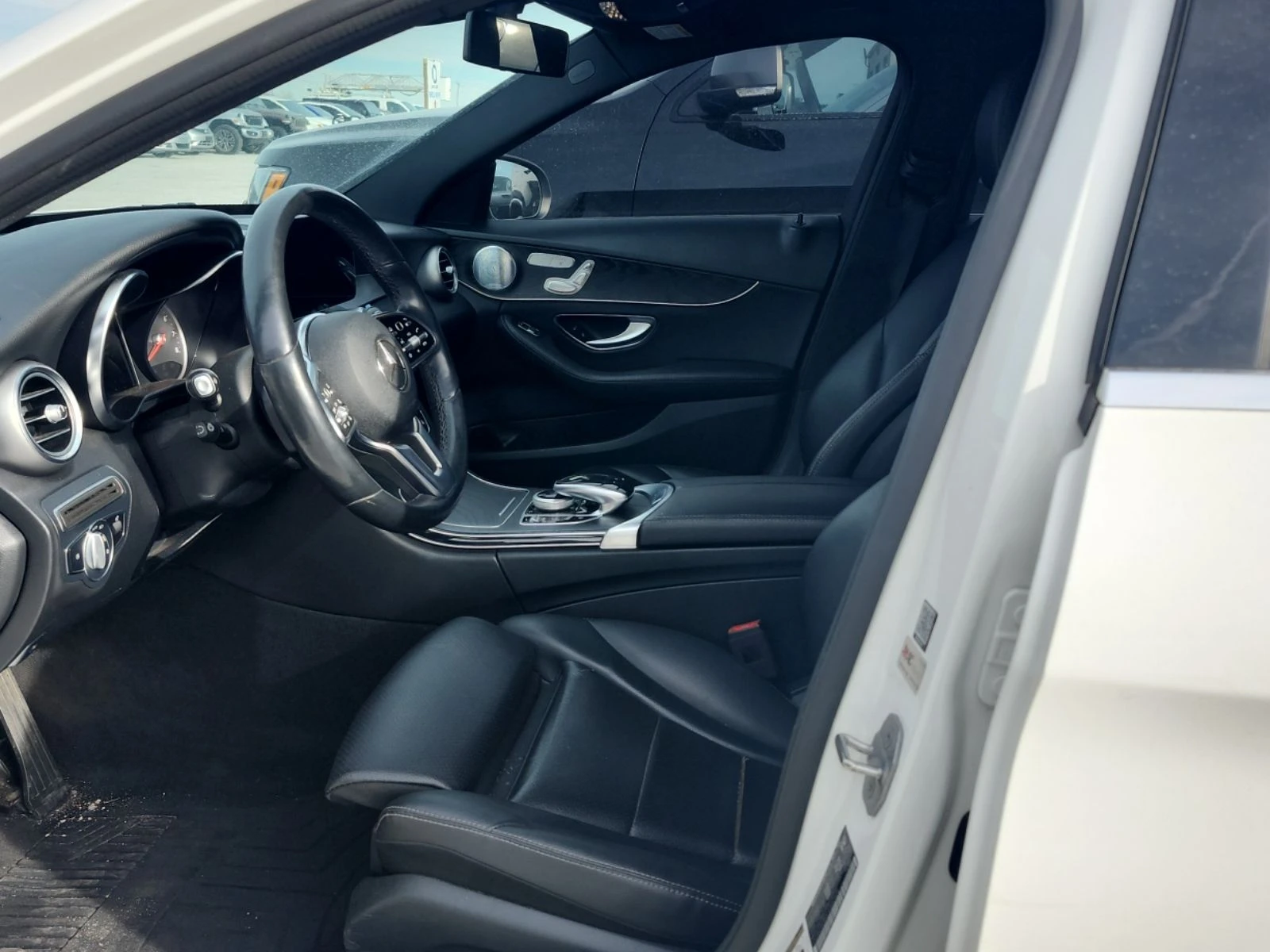 Mercedes-Benz C 300 2.0L Turbo 4MATIC - изображение 6