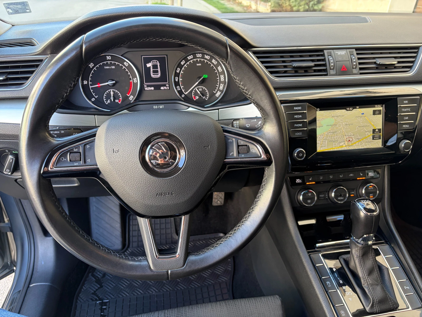Skoda Superb 2.0TDI Ambition, снимка 9 - Автомобили и джипове - 54116194