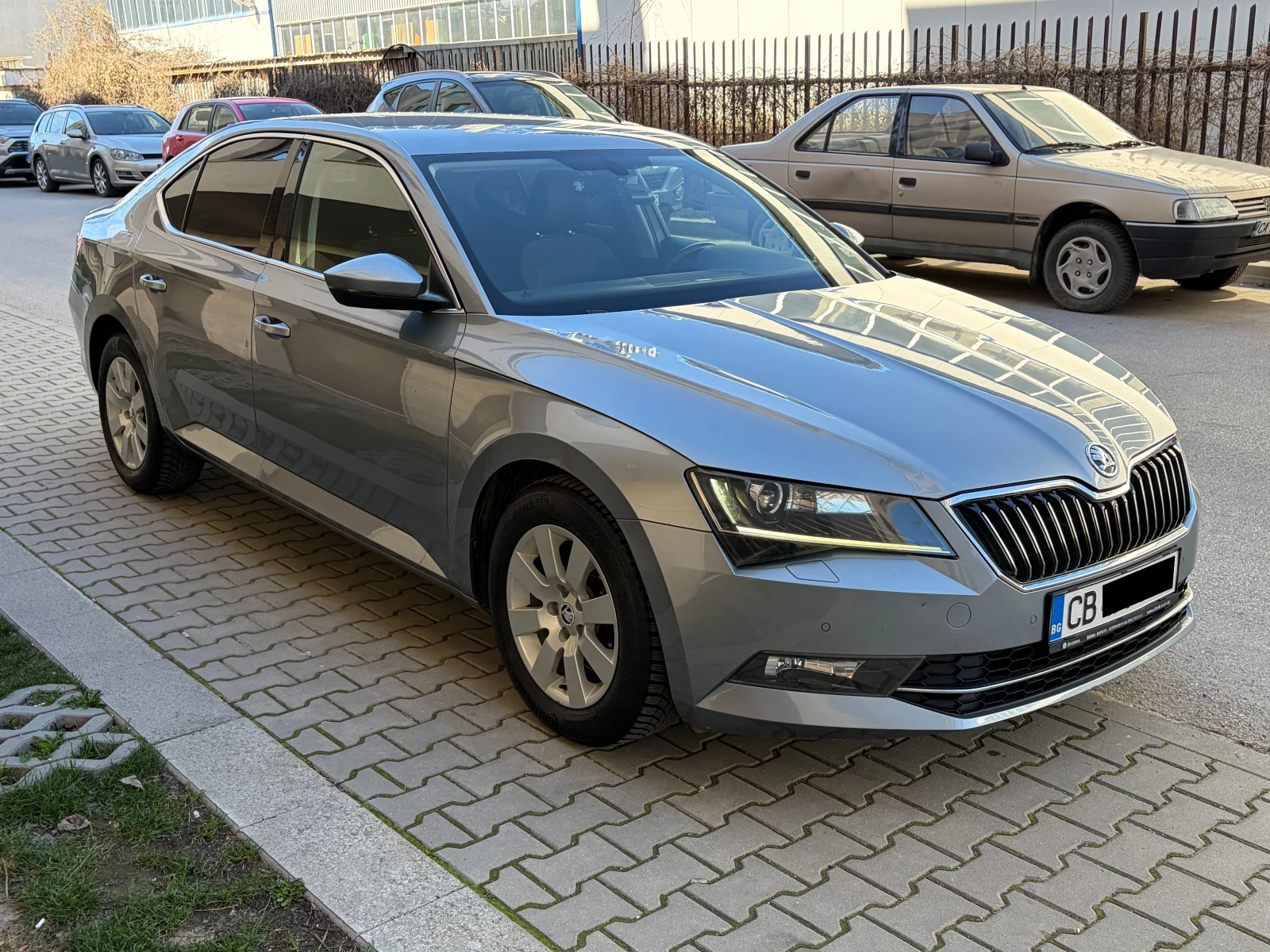 Skoda Superb 2.0TDI Ambition, снимка 2 - Автомобили и джипове - 54116194