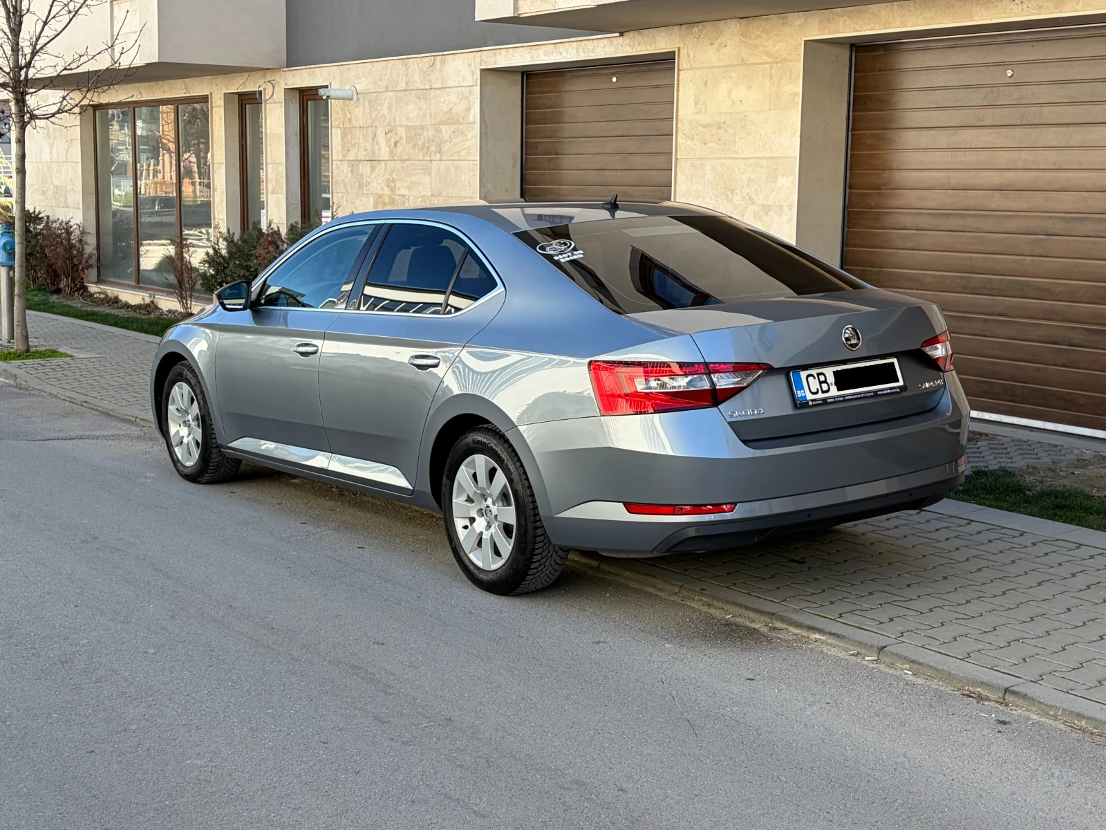 Skoda Superb 2.0TDI Ambition, снимка 4 - Автомобили и джипове - 54116194