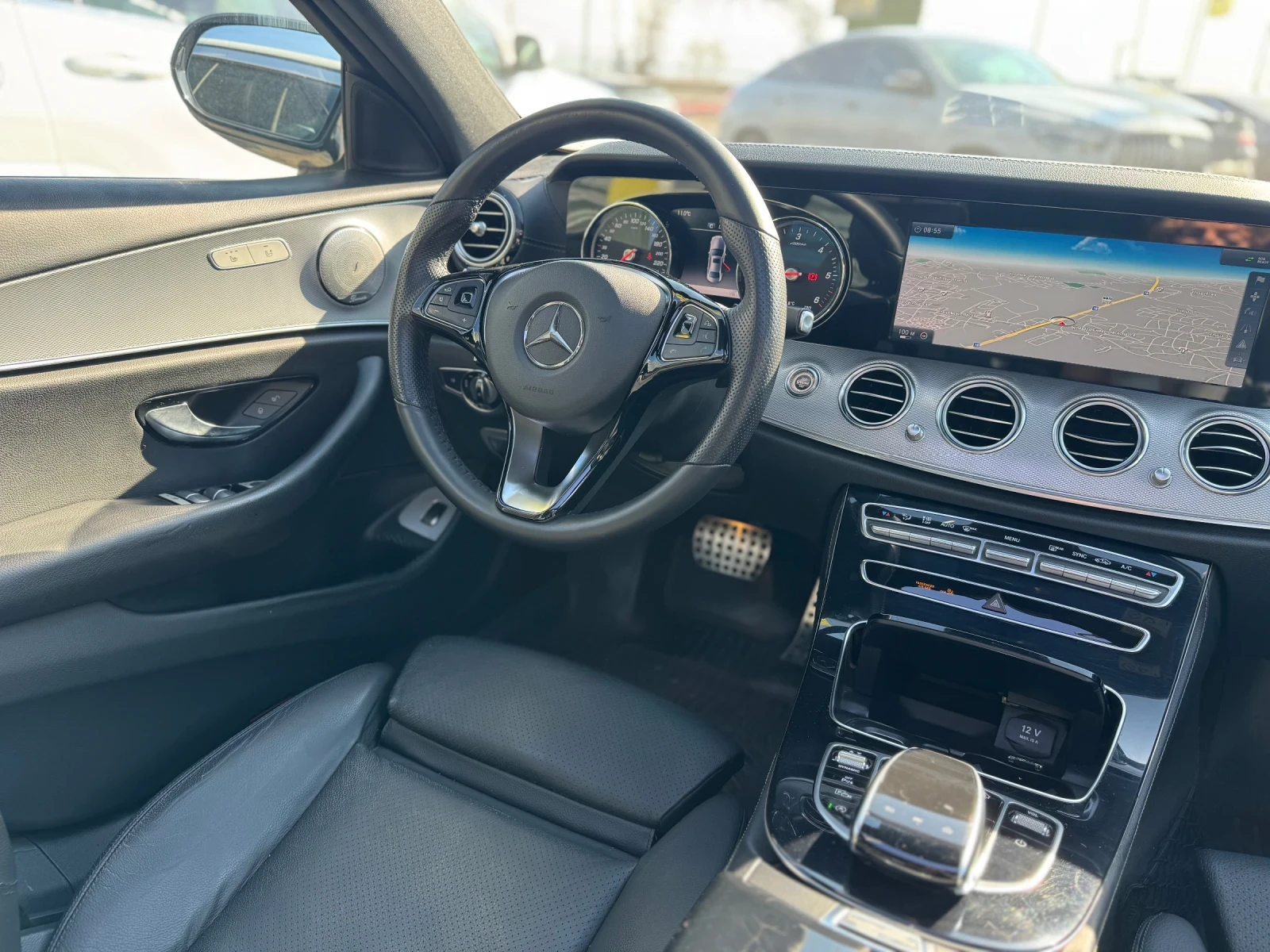 Mercedes-Benz E 220 AMG 63 /ПАНОРАМА/КАМЕРА/ПОДГРЕВ/BURMESTER, снимка 9 - Автомобили и джипове - 54143940