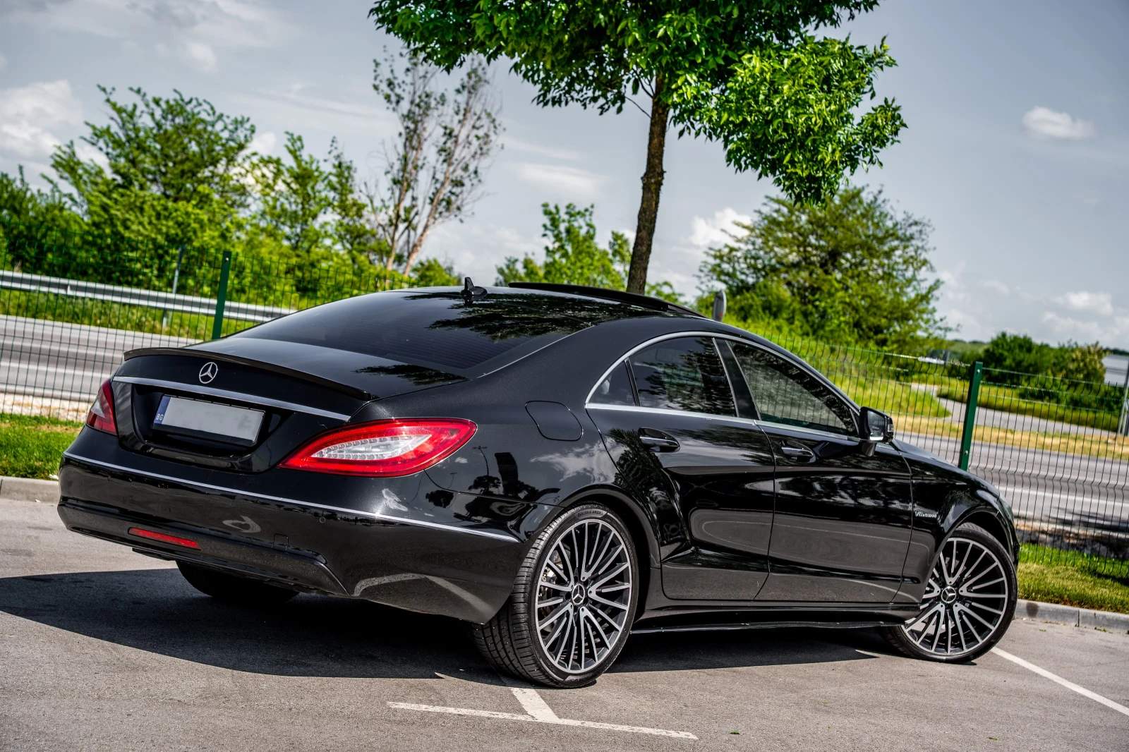 Mercedes-Benz CLS 350 4MATIC* DISTRONIC* Мъртва точка* Шибедах* , снимка 5 - Автомобили и джипове - 54596587