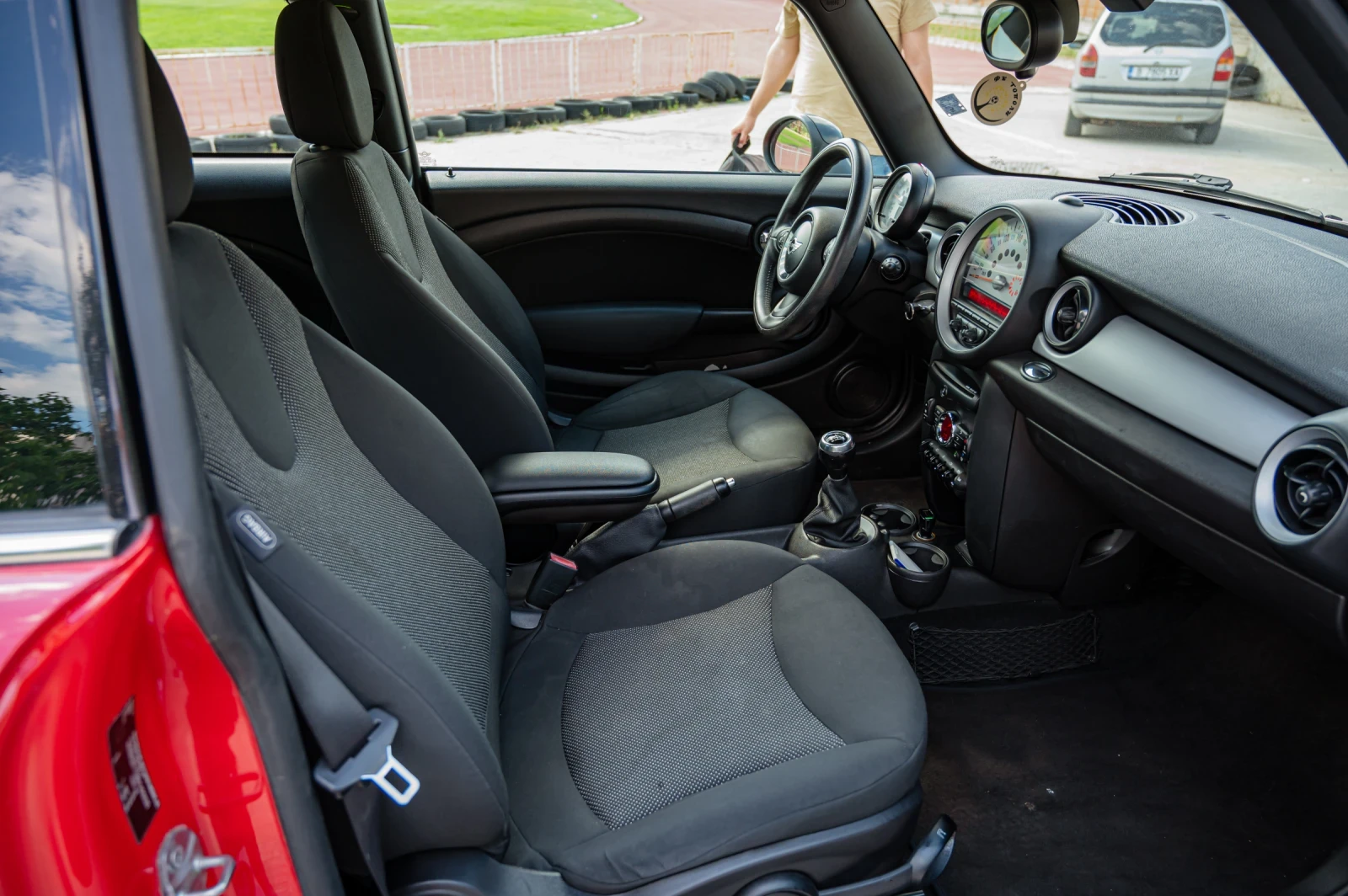 Mini One, снимка 13 - Автомобили и джипове - 54755338