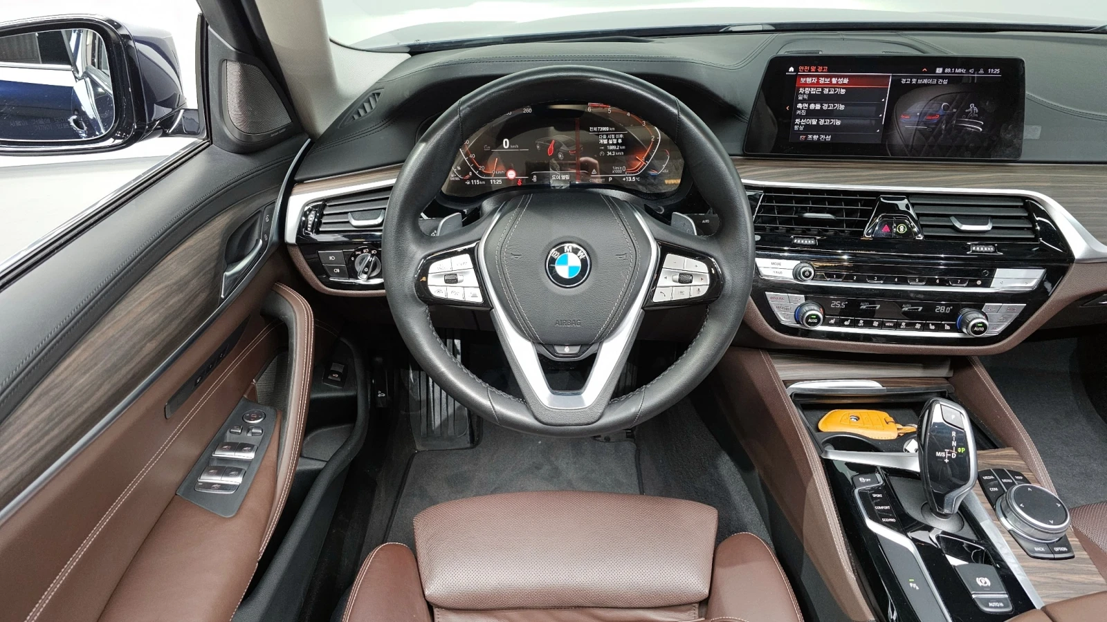 BMW 520 xDrive Luxury, снимка 6 - Автомобили и джипове - 54820503