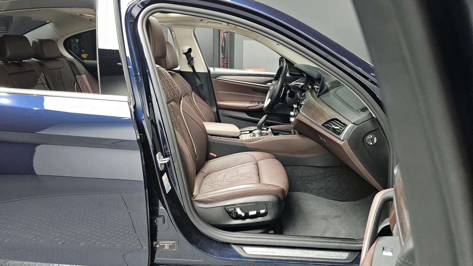 BMW 520 xDrive Luxury, снимка 8 - Автомобили и джипове - 54820503