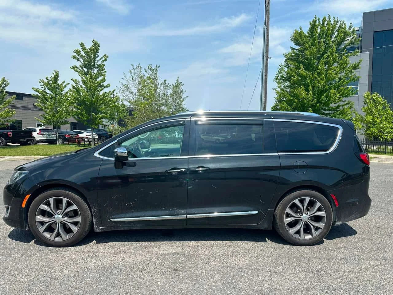 Chrysler Pacifica * Limited * АВТОКРЕДИТ БЕЗ ПЪРВОНАЧАЛНА ВНОСКА* , снимка 2 - Автомобили и джипове - 55164102