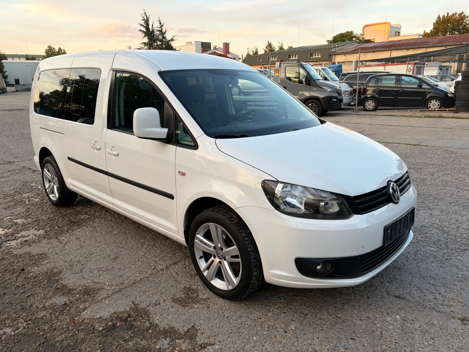 VW Caddy 2.0 , снимка 3 - Автомобили и джипове - 56220698