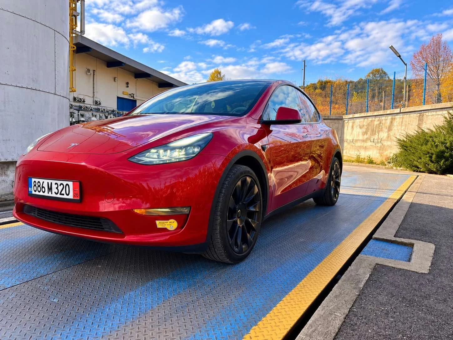 Tesla Model Y 7 места , Long Range , Dual Motor с теглич, снимка 6 - Автомобили и джипове - 56714054