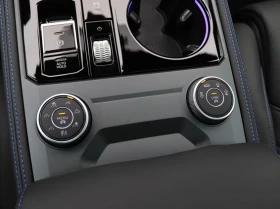 VW Touareg 3.0 TSIe 4Motion = R-Line = e-Sound Гаранция, снимка 11
