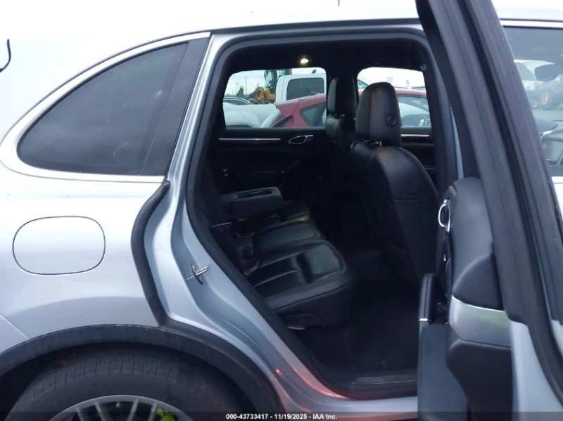Porsche Cayenne 3l E-Hybrid S, снимка 8 - Автомобили и джипове - 53483714