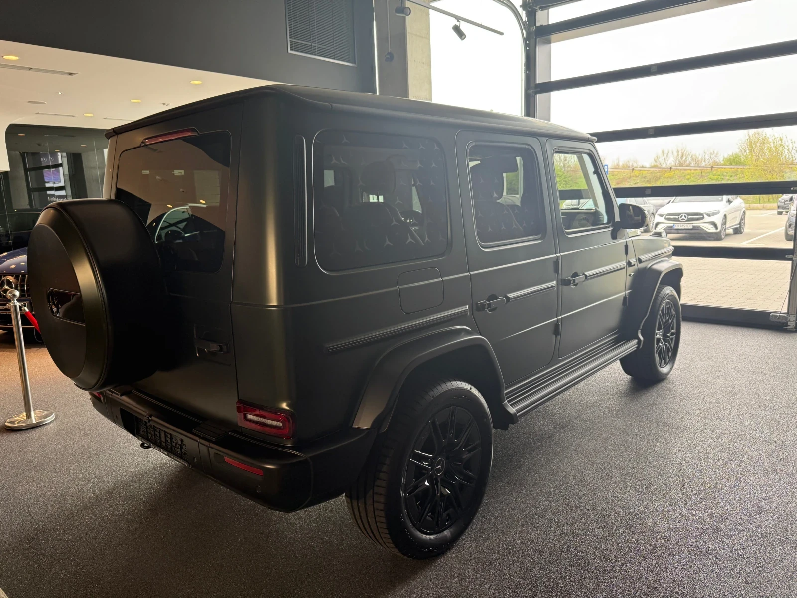 Mercedes-Benz G 580 AMG line - изображение 4