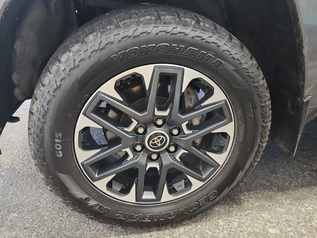 Toyota Tundra * LIMITED CREW CAB SHORT BED * CARFAX *  - изображение 6