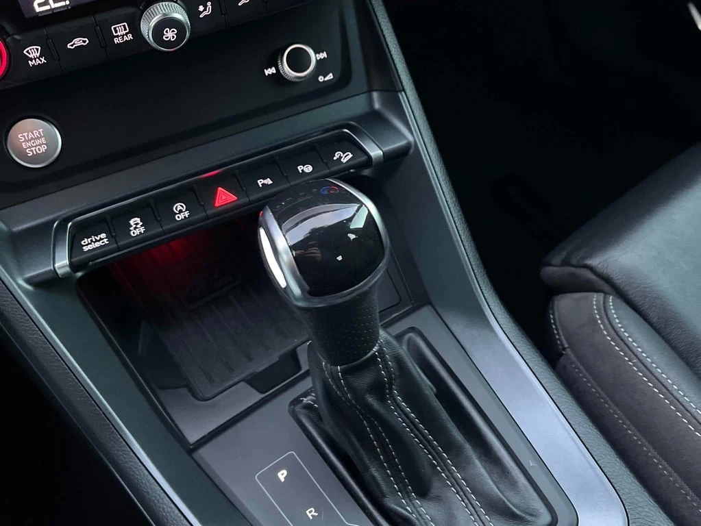 Audi Q3 2019 Technik * CARFAX * БЕЗ ПЪРВОНАЧАЛНА ВНОСКА - изображение 10