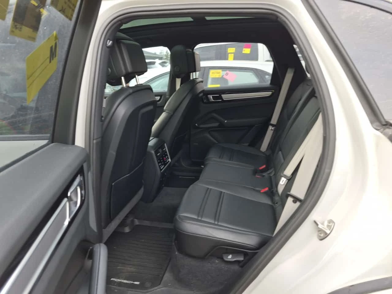 Porsche Cayenne PLATINUM EDITION  CARFAX, снимка 12 - Автомобили и джипове - 53897314