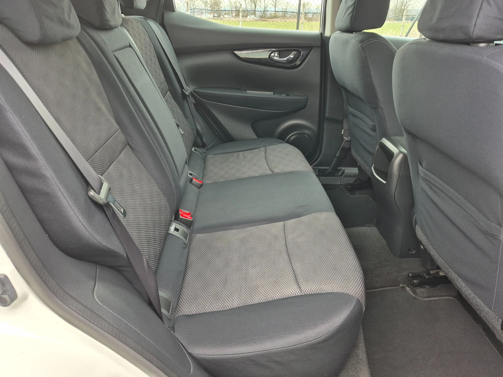 Nissan Qashqai 1.5  DCI, снимка 14 - Автомобили и джипове - 53928704