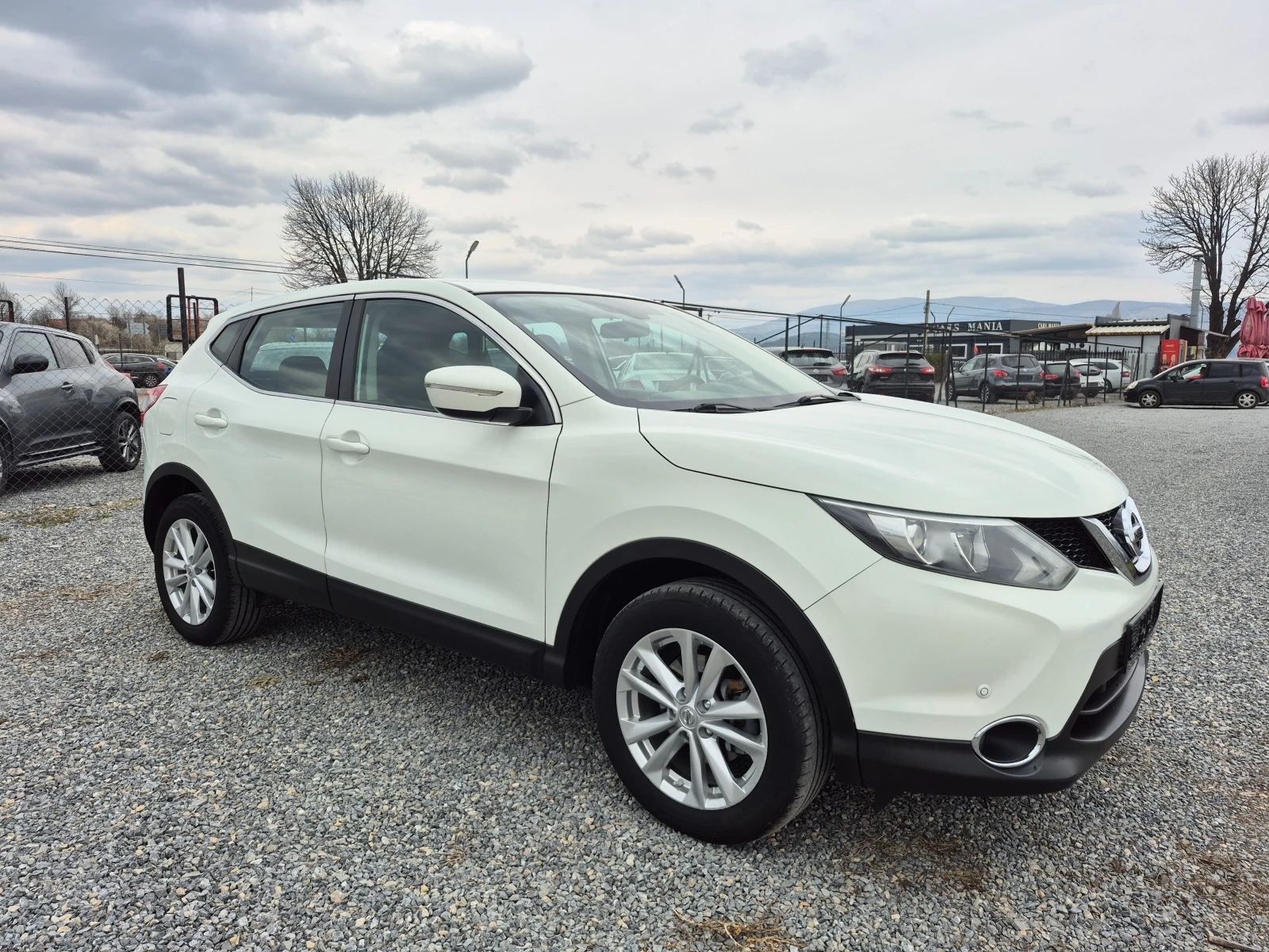 Nissan Qashqai 1.5  DCI, снимка 9 - Автомобили и джипове - 53928704