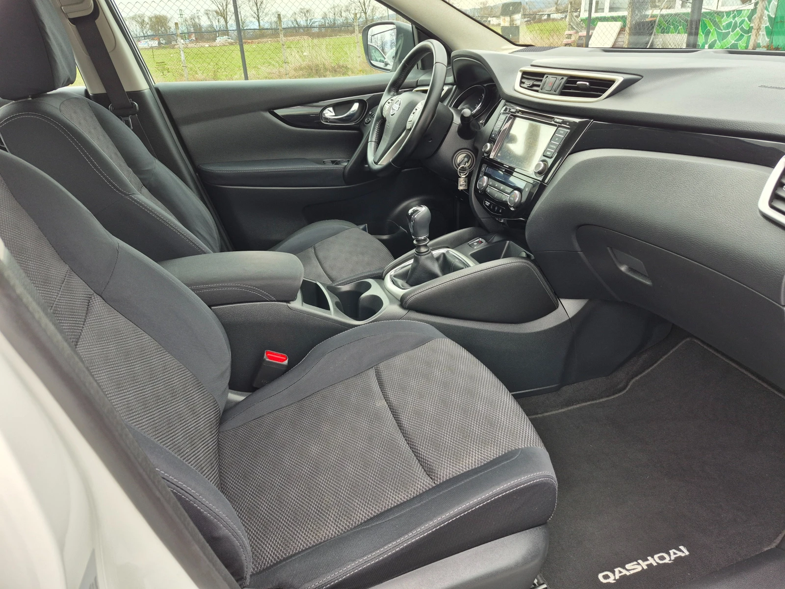 Nissan Qashqai 1.5  DCI, снимка 13 - Автомобили и джипове - 53928704