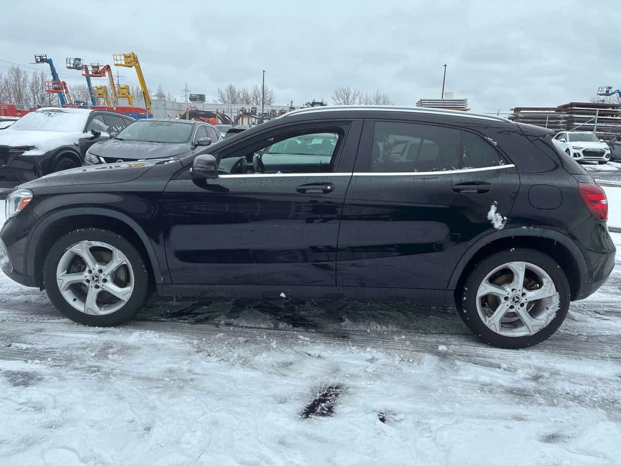 Mercedes-Benz GLA  250  CARFAX/CAMERA/ ПОДГРЕВИ, снимка 2 - Автомобили и джипове - 53937061