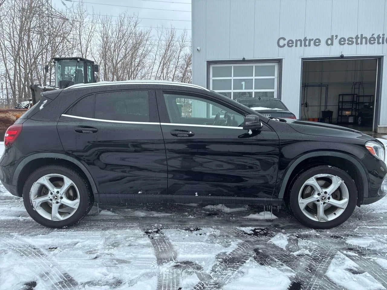 Mercedes-Benz GLA  250  CARFAX/CAMERA/ ПОДГРЕВИ, снимка 3 - Автомобили и джипове - 53937061