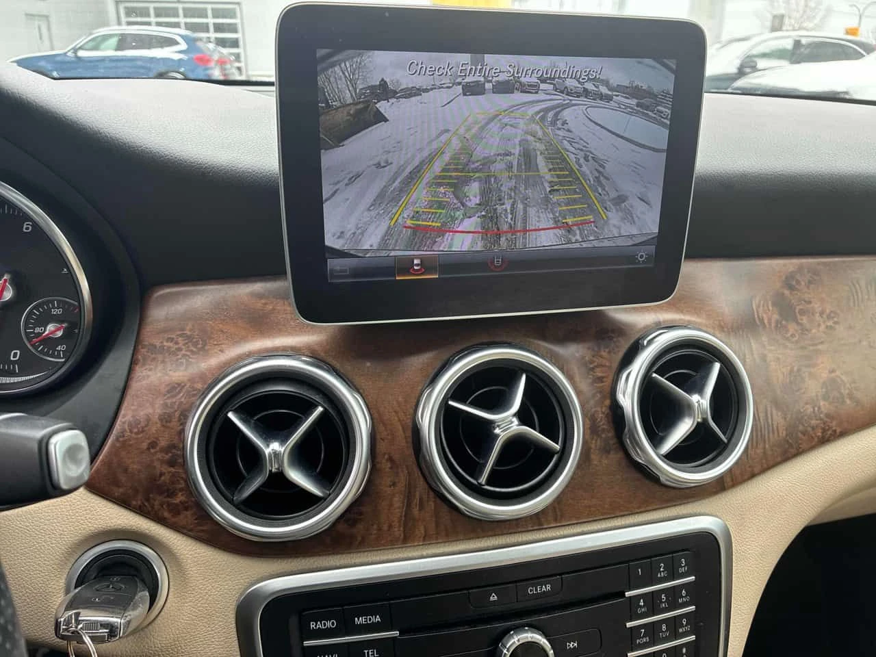 Mercedes-Benz GLA  250  CARFAX/CAMERA/ ПОДГРЕВИ, снимка 9 - Автомобили и джипове - 53937061